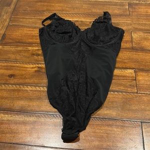 Black lingerie, plus size